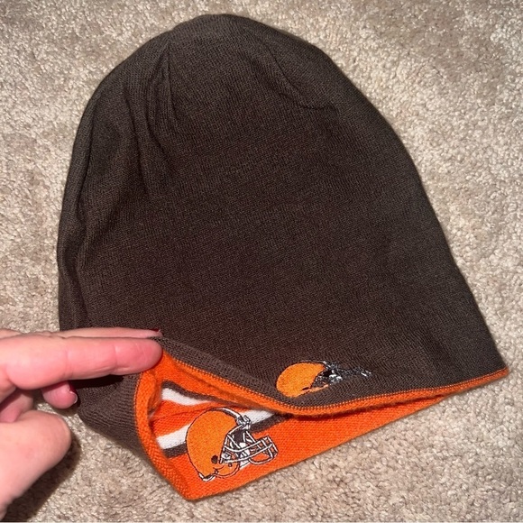 Cleveland Browns NFL Reversible Striped Logo Beanie Hat - Picture 2 of 5